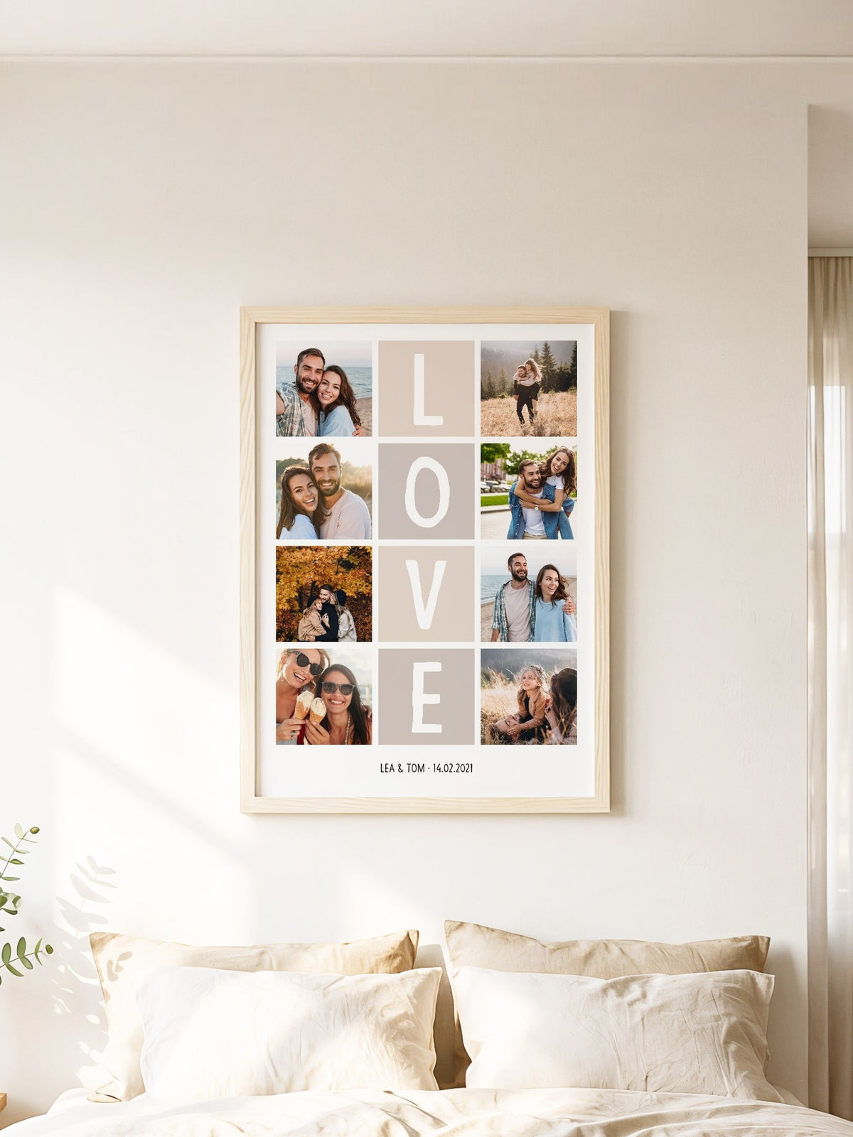 Fotocollage LOVE im Holzrahmen in einem hellen Wohnraum