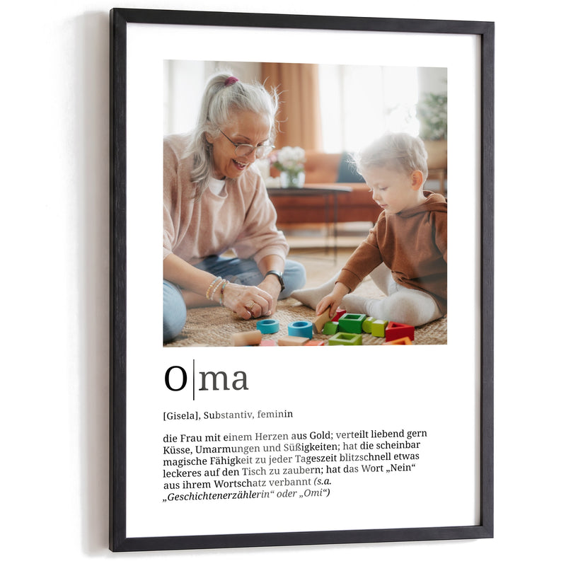 Oma – Poster im schwarzen A3-Echtholzrahmen auf weißem Hintergrund