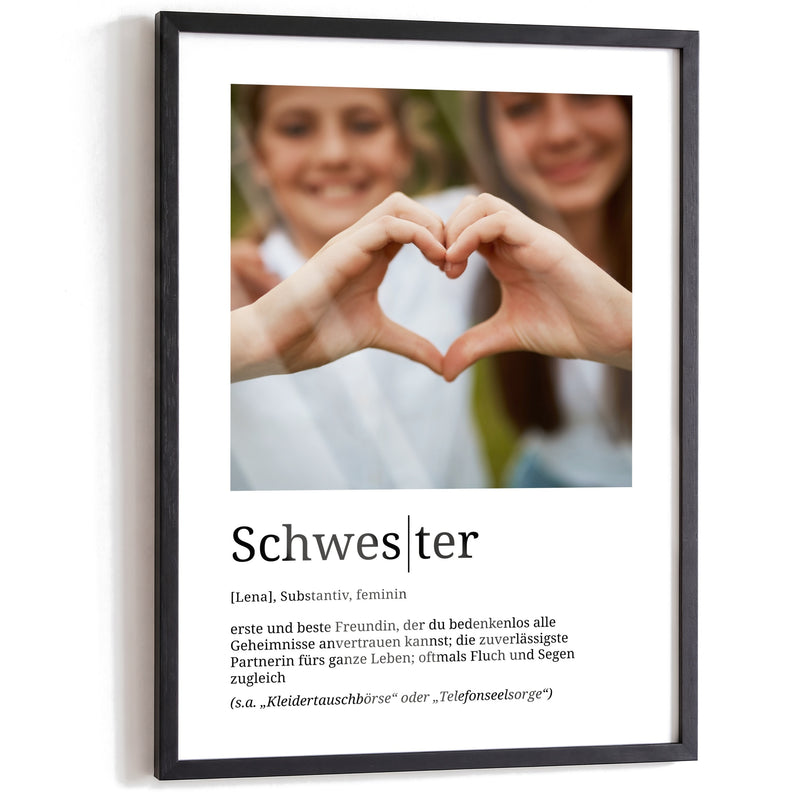 Schwester – Poster im schwarzen A3-Echtholzrahmen auf weißem Hintergrund