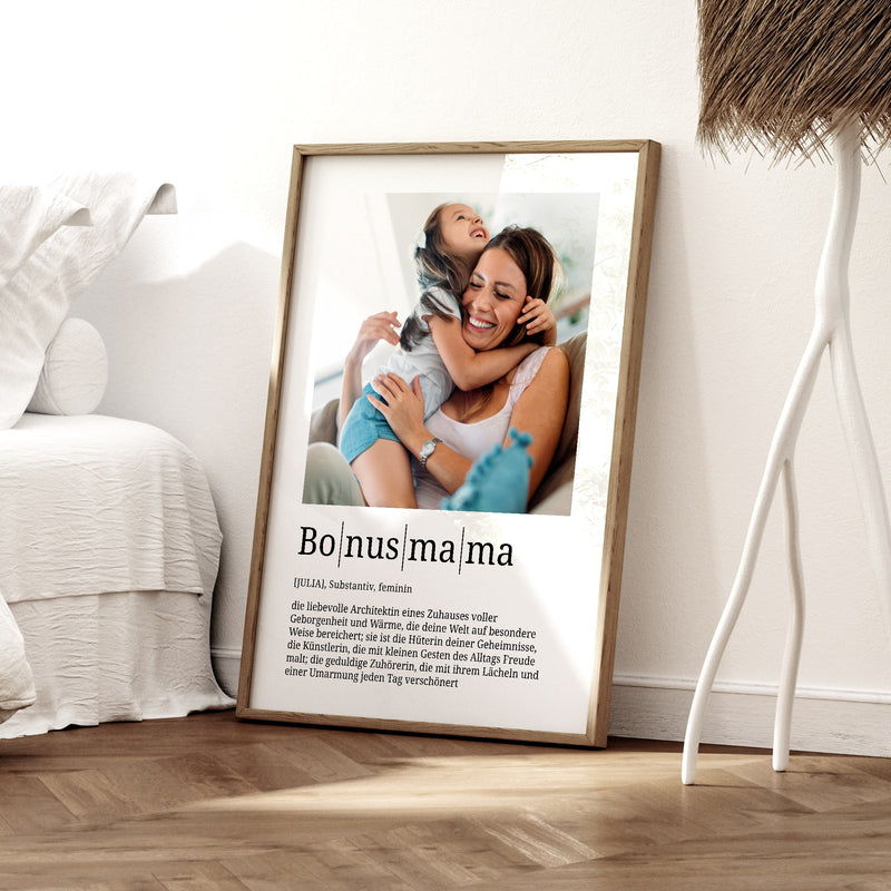 Foto-Definition Bonusmama · Wohnraumszene mit optionalem Naturrahmen · Serie 2026