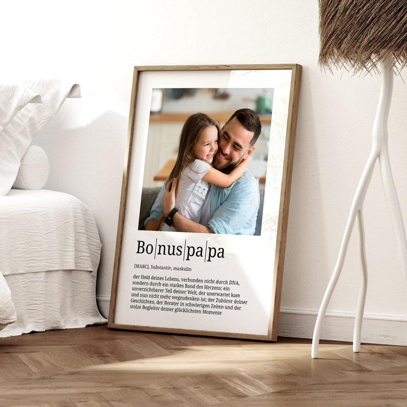 Foto-Definition Bonuspapa · Wohnraumszene mit optionalem Naturrahmen · Serie 2026
