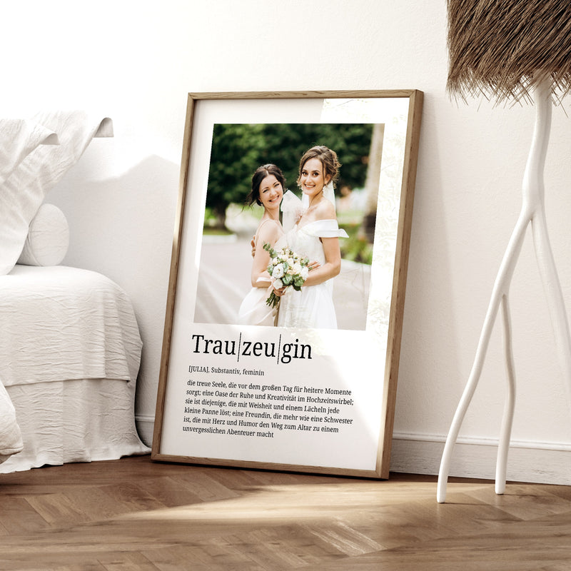 Foto-Definition Trauzeugin · Wohnraumszene mit optionalem Naturrahmen · Serie 2026