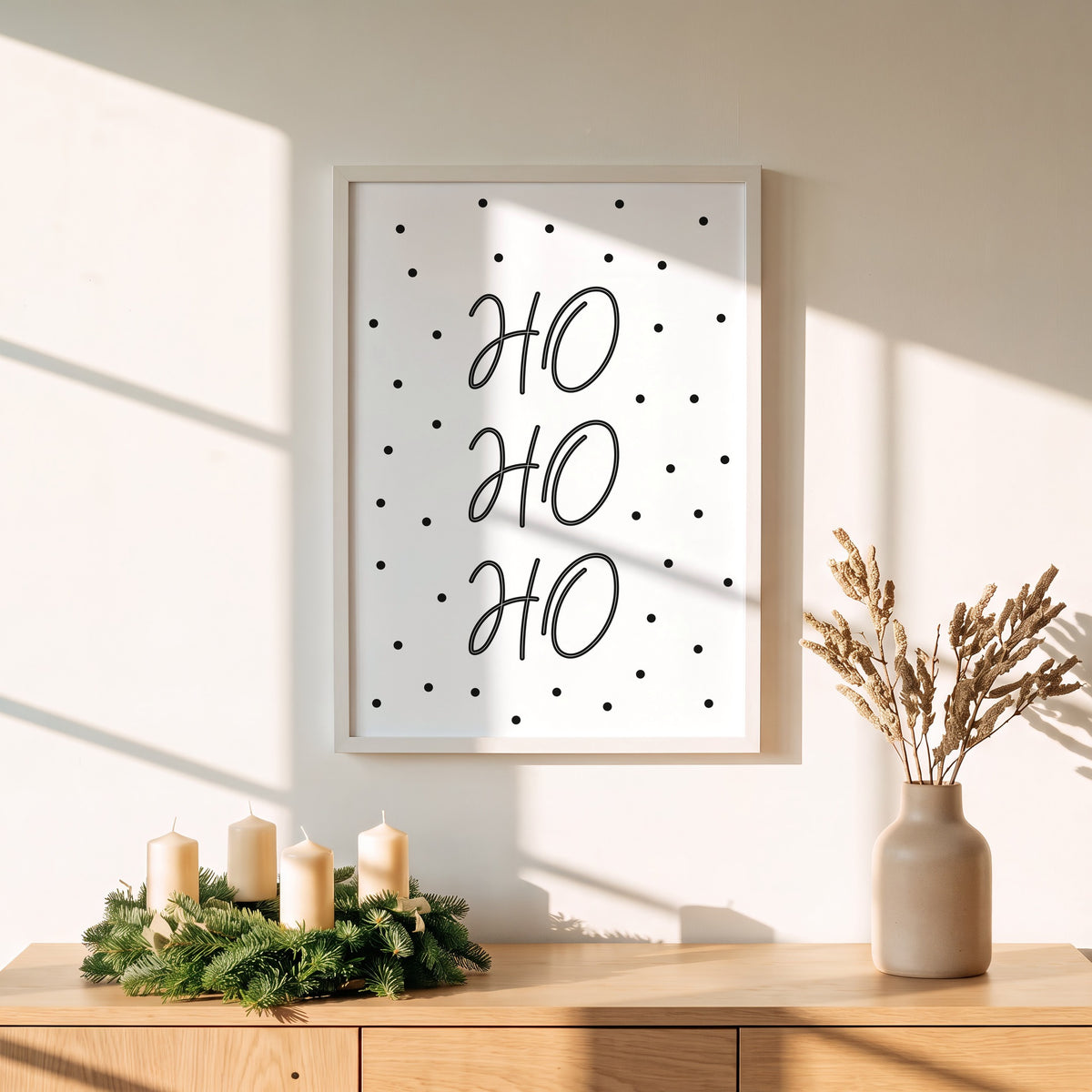Weihnachtsposter Ho Ho Ho über einem Adventskranz