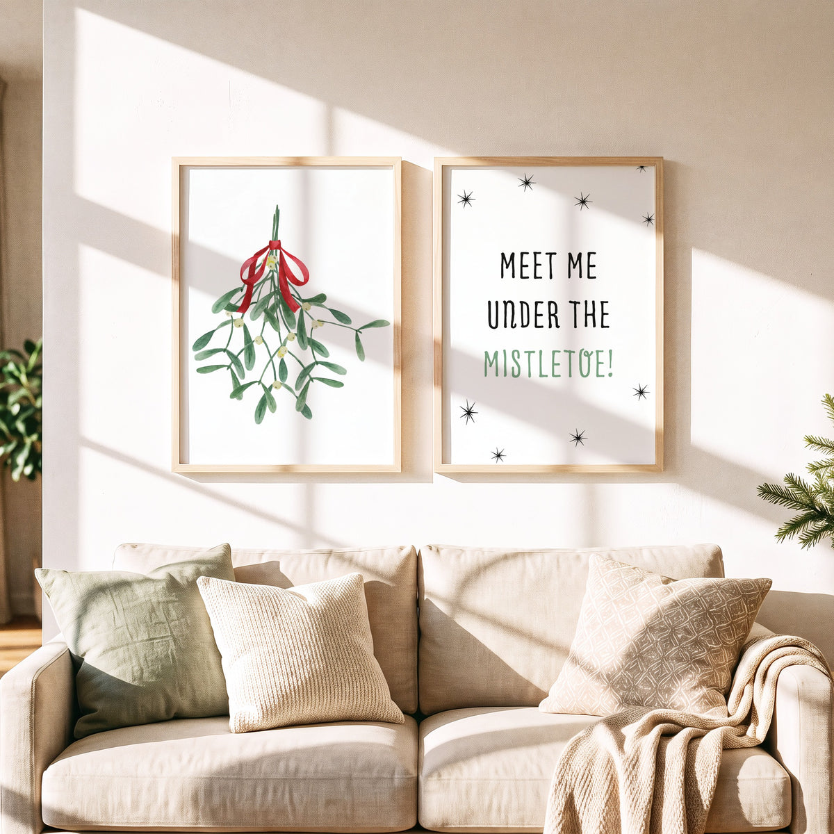 Weihnachtsposter Mistletoe als Paar über dem Sofa