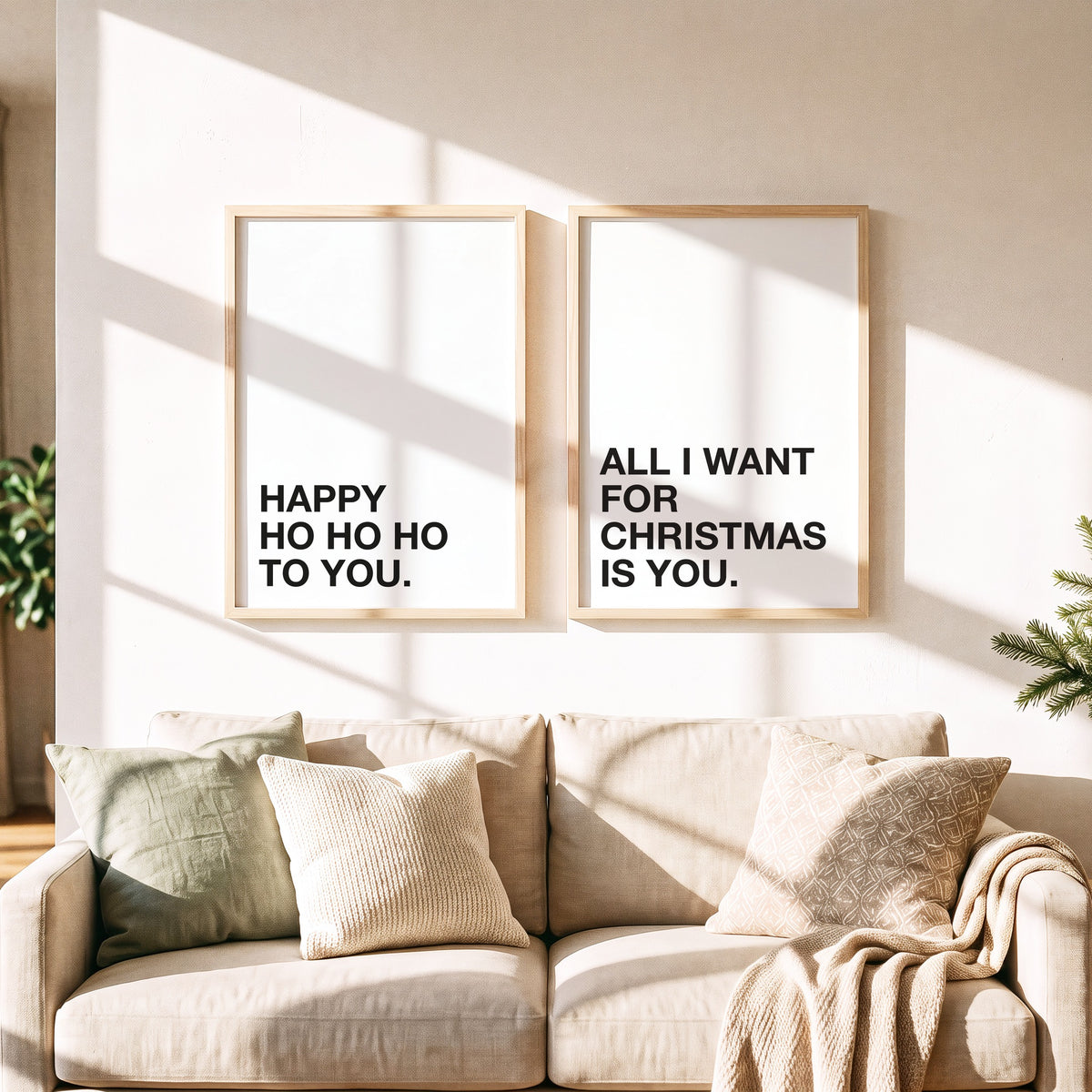 Weihnachtsposter Happy Ho Ho Ho als Paar über dem Sofa