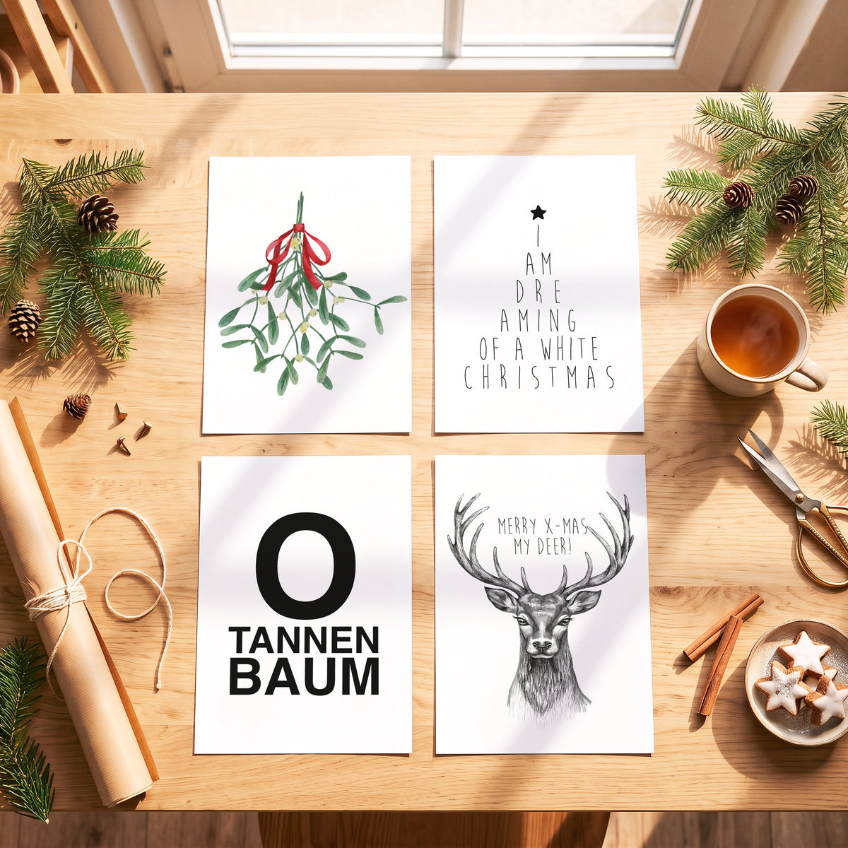 Weihnachtsposter O-Tannenbaum mit weiteren Motiven der Serie auf einem Tisch
