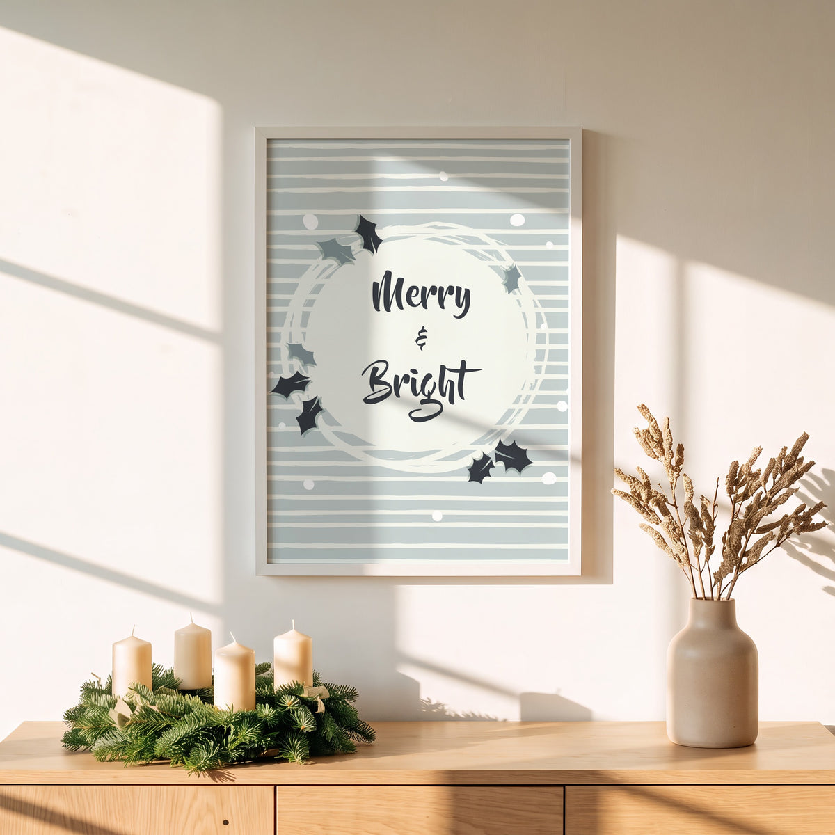 Weihnachtsposter Merry and Bright über einem Adventskranz