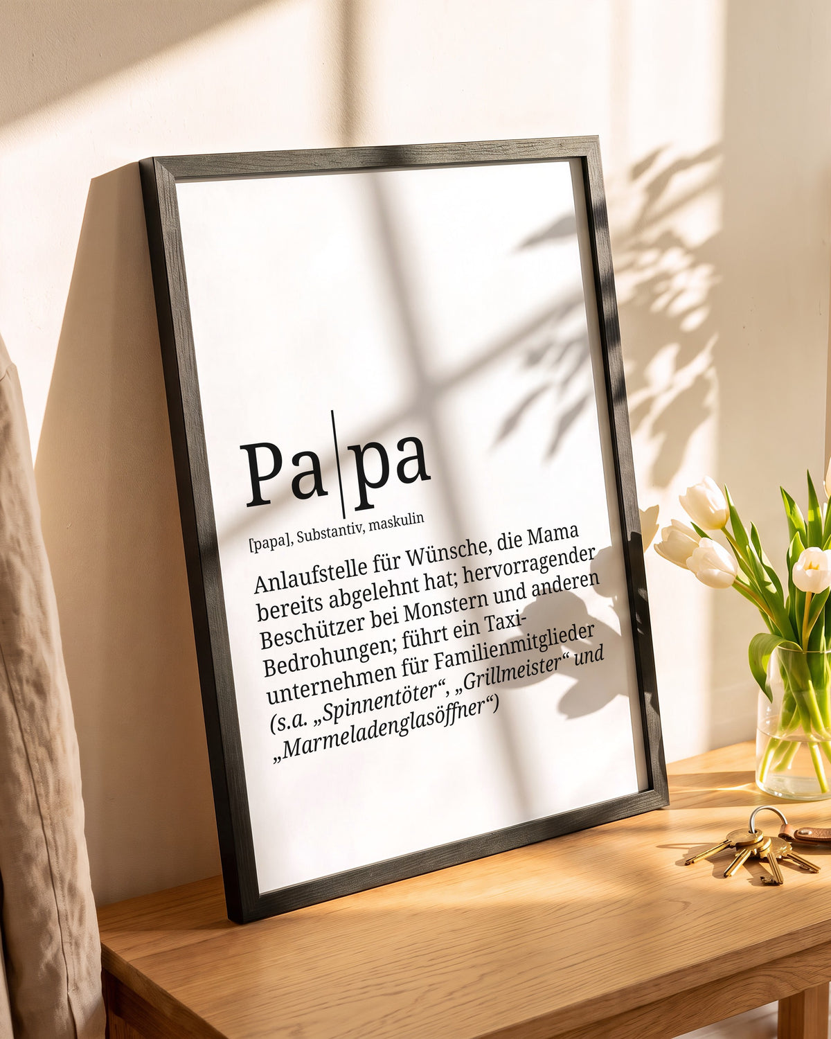 Definition Poster Papa im schwarzen Rahmen im Flur