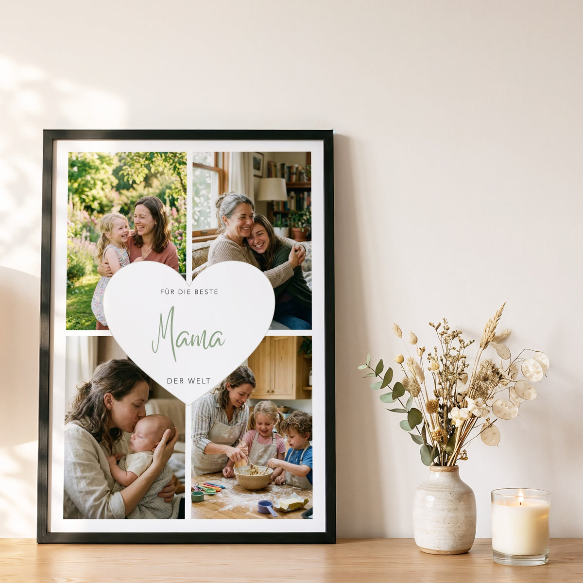 Fotocollage Herz Mama im schwarzen Rahmen auf einem Eichen-Sideboard neben Trockenblumen