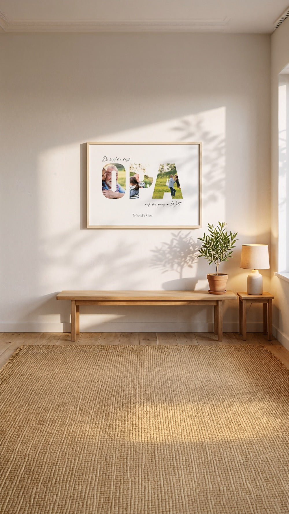 Fotobuchstaben-Poster OPA im Holzrahmen an einer hellen Wand