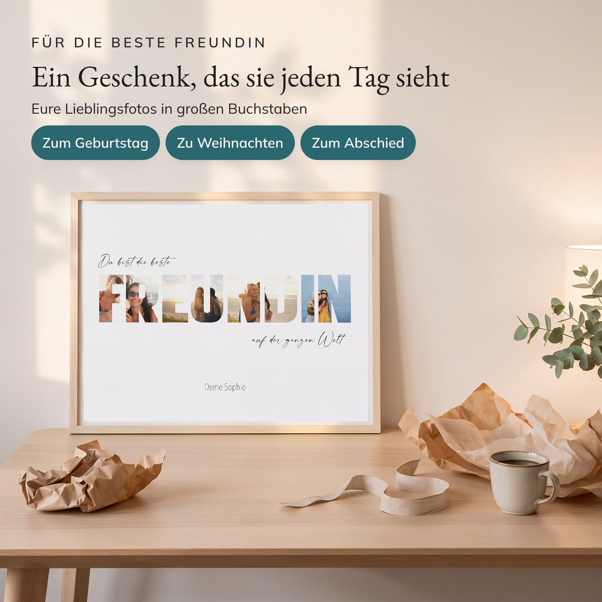 Fotobuchstaben-Poster FREUNDIN als Geschenk auf dem Tisch