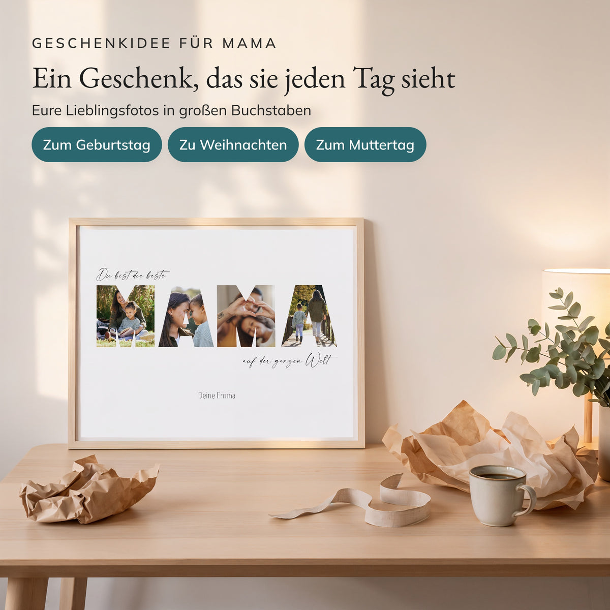 Fotobuchstaben-Poster MAMA als Geschenk auf dem Tisch