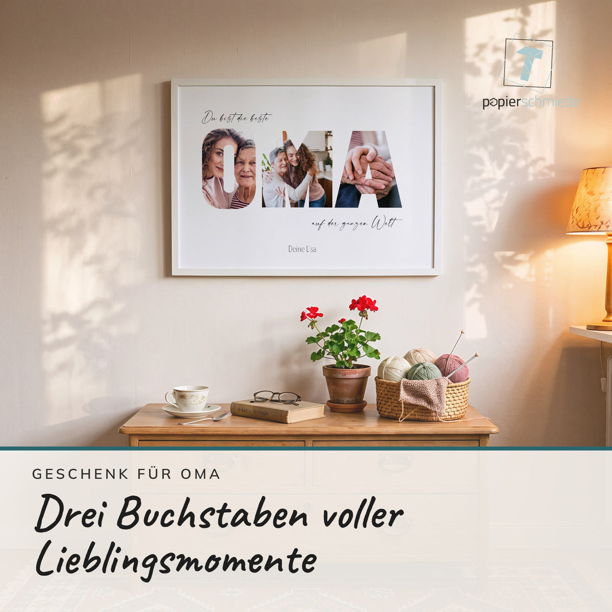 Fotobuchstaben-Poster OMA im Holzrahmen auf einem Sideboard
