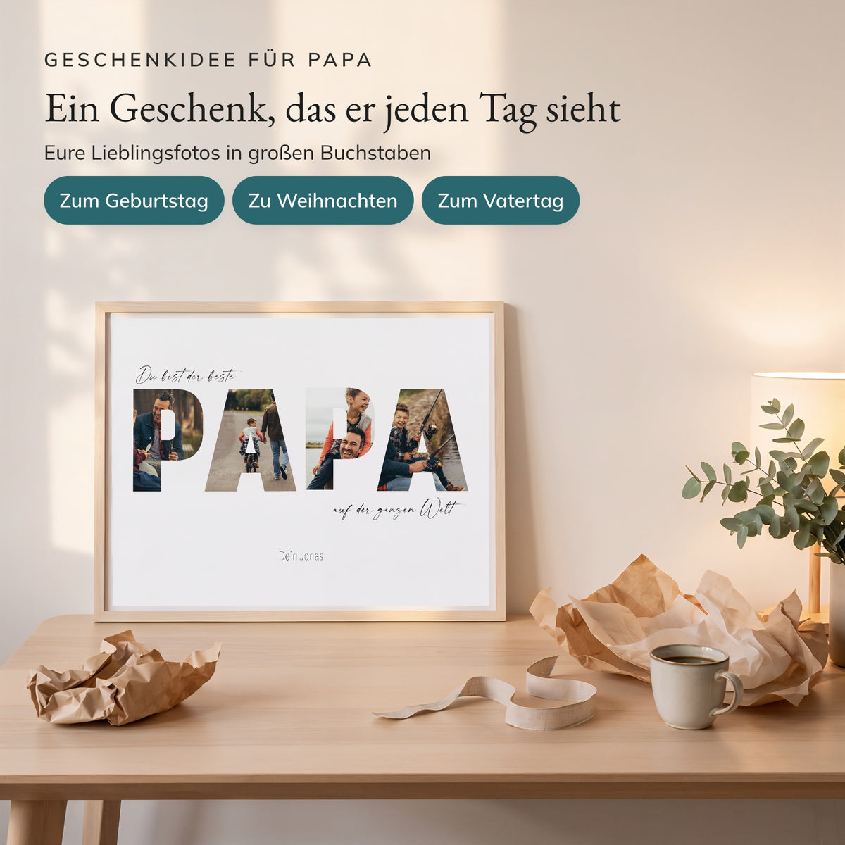 Fotobuchstaben-Poster PAPA als Geschenk auf dem Tisch