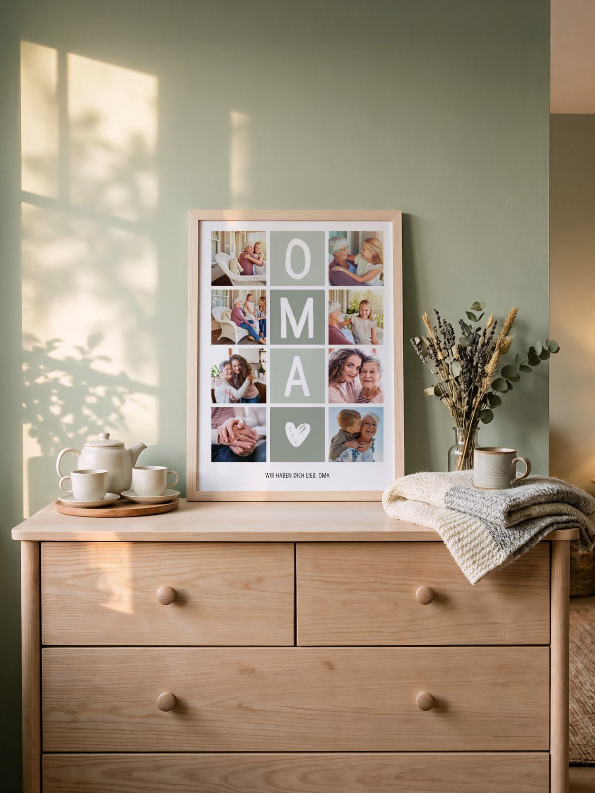Fotocollage OMA mit acht Fotos und Widmung im Holzrahmen