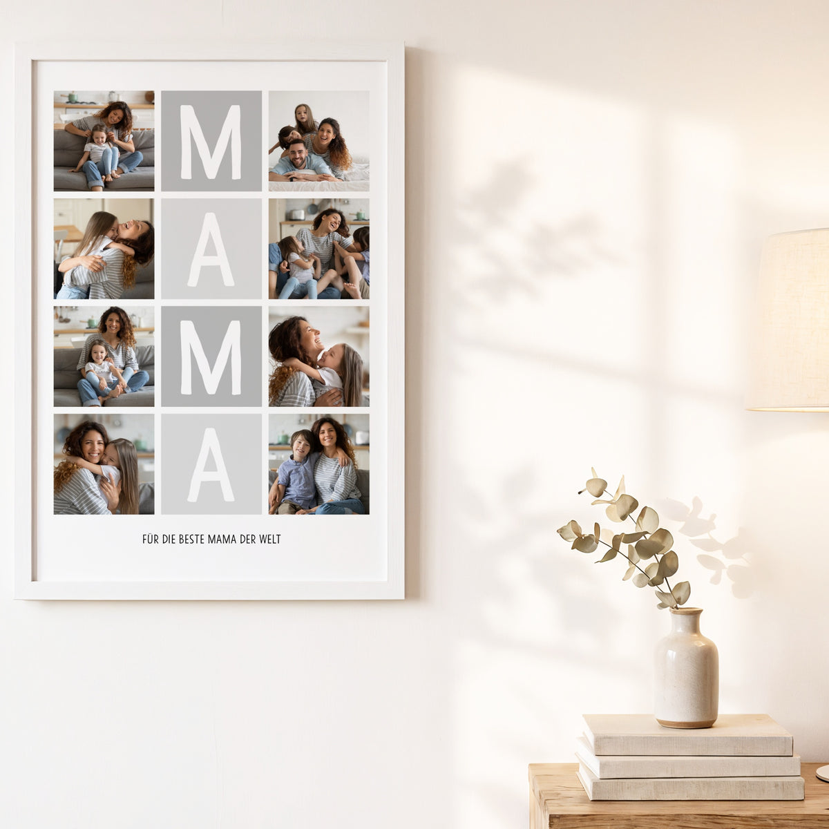 Fotocollage MAMA auf einer hellen Holzbank
