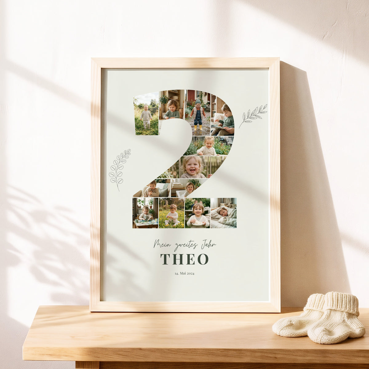 Poster Mein zweites Jahr im hellen Kinderzimmer auf einer Kommode