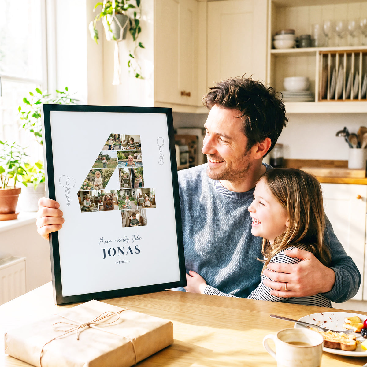 Poster Mein viertes Jahr als Geschenk, liebevoll betrachtet