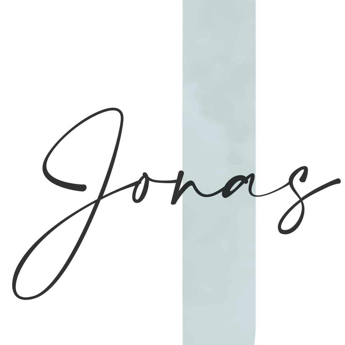 Nahaufnahme des Drucks: der Name Jonas in Schreibschrift über dem pastellblauen Buchstaben mit Aquarellstruktur
