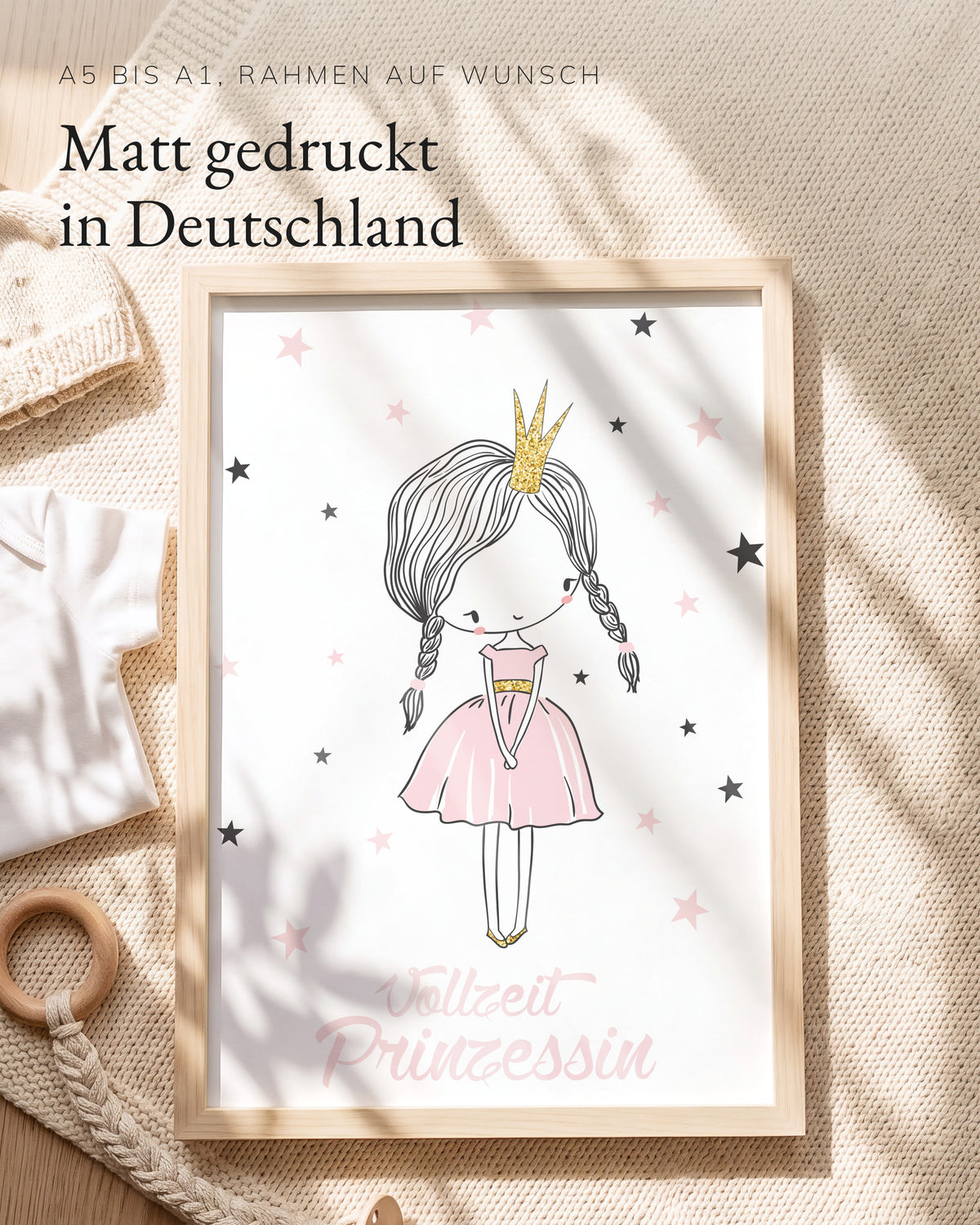 Kinderposter Vollzeitprinzessin im Holzrahmen auf einer Strickdecke