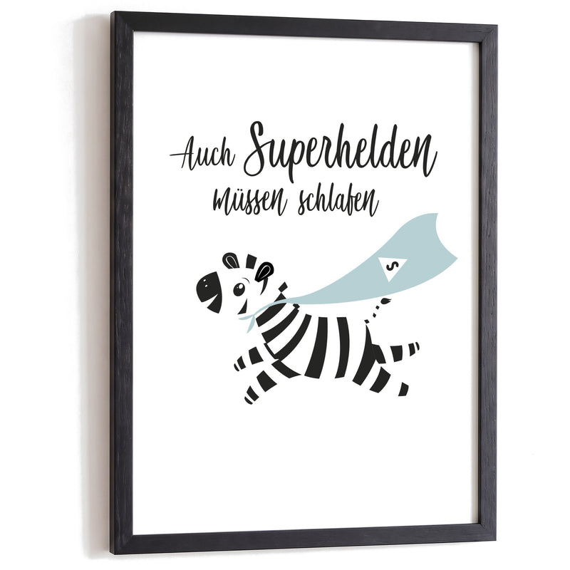Kinderposter Auch Superhelden müssen schlafen im schwarzen Holzrahmen