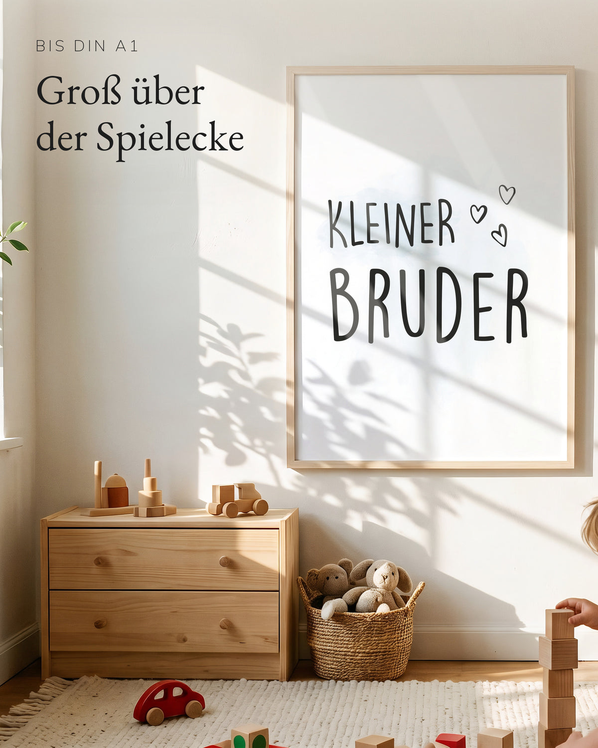 Kinderposter Kleiner Bruder groß an der Wand über der Spielecke