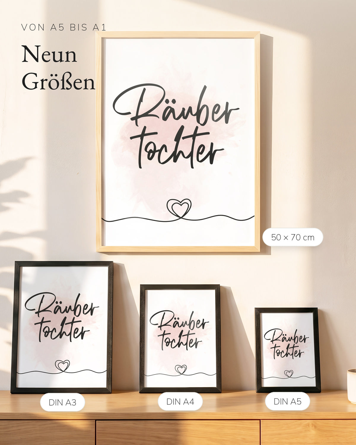 Kinderposter Räubertochter in vier Größen an der Wand