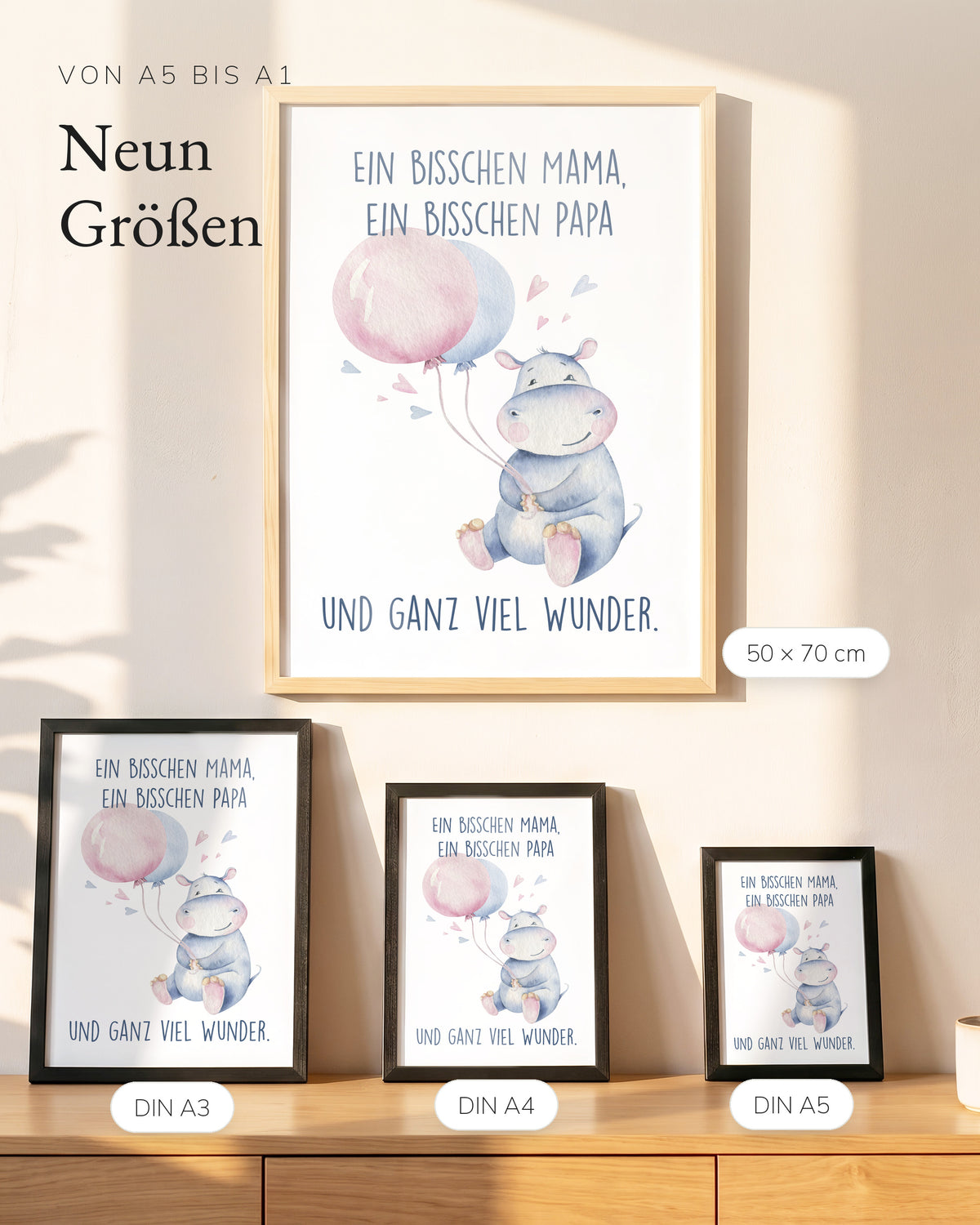 Kinderposter Ein bisschen Mama ein bisschen Papa in vier Größen an der Wand