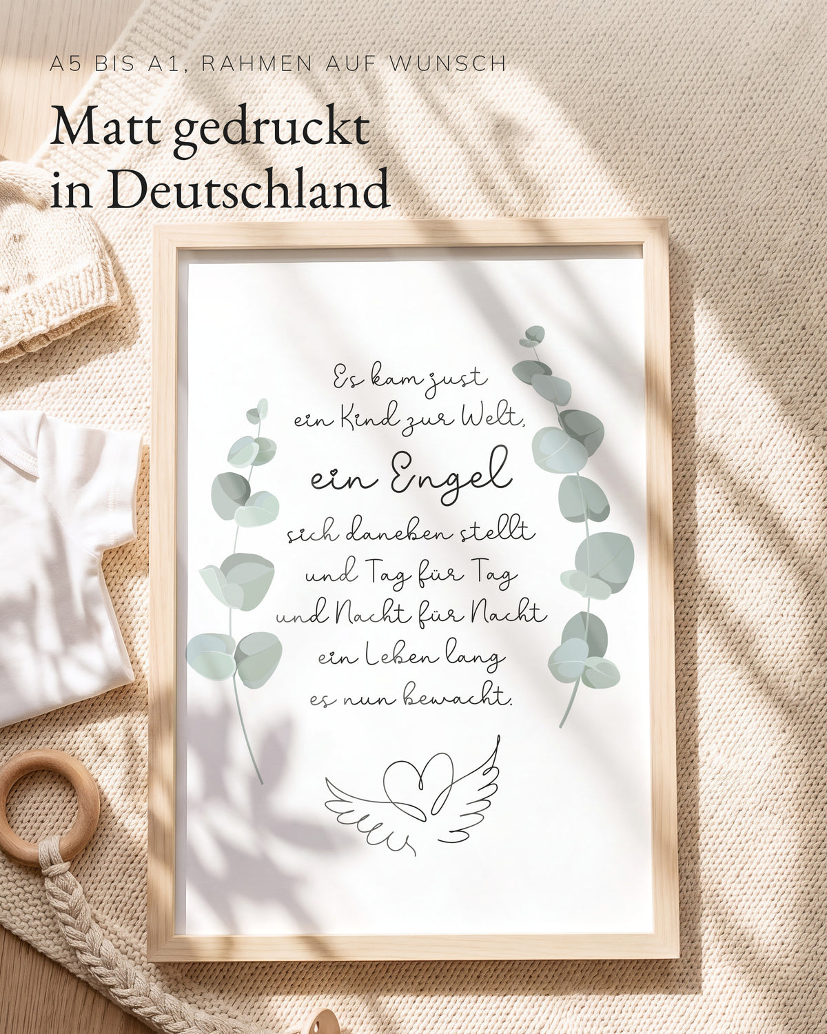 Kinderposter Schutzengel im Holzrahmen auf einer Strickdecke