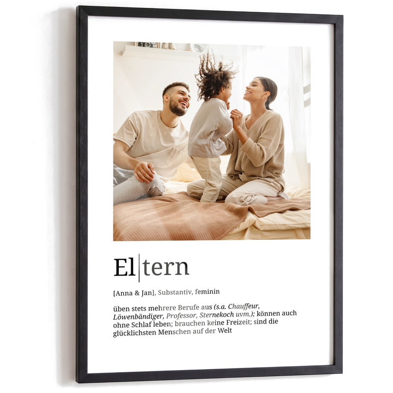 Eltern – Poster im schwarzen A3-Echtholzrahmen auf weißem Hintergrund