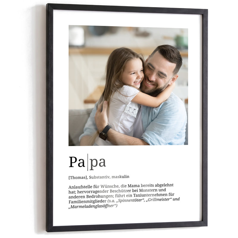 Papa – Poster im schwarzen A3-Echtholzrahmen auf weißem Hintergrund