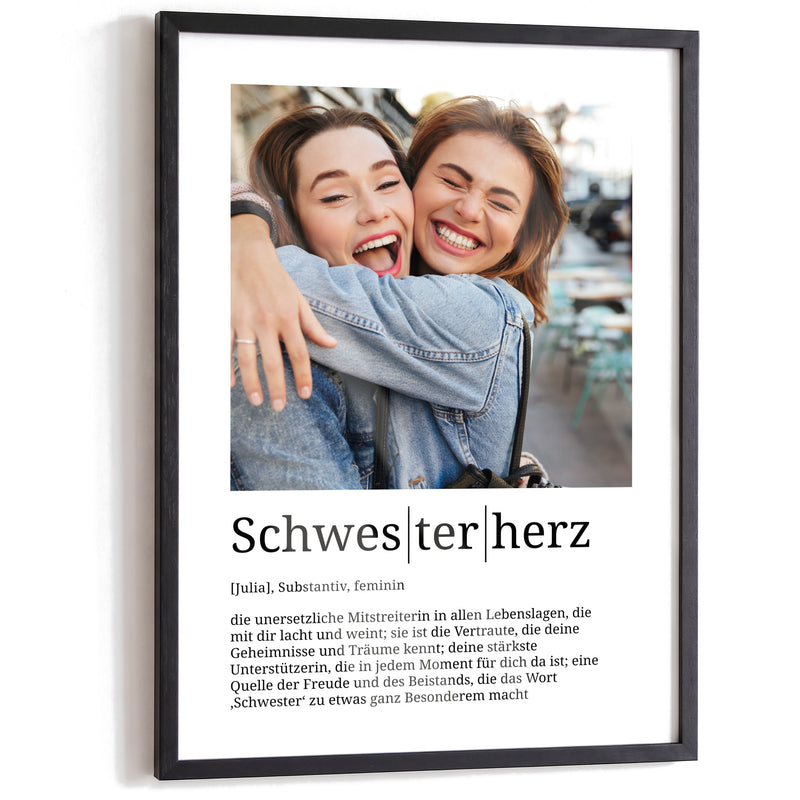 Schwesterherz – Poster im schwarzen A3-Echtholzrahmen auf weißem Hintergrund
