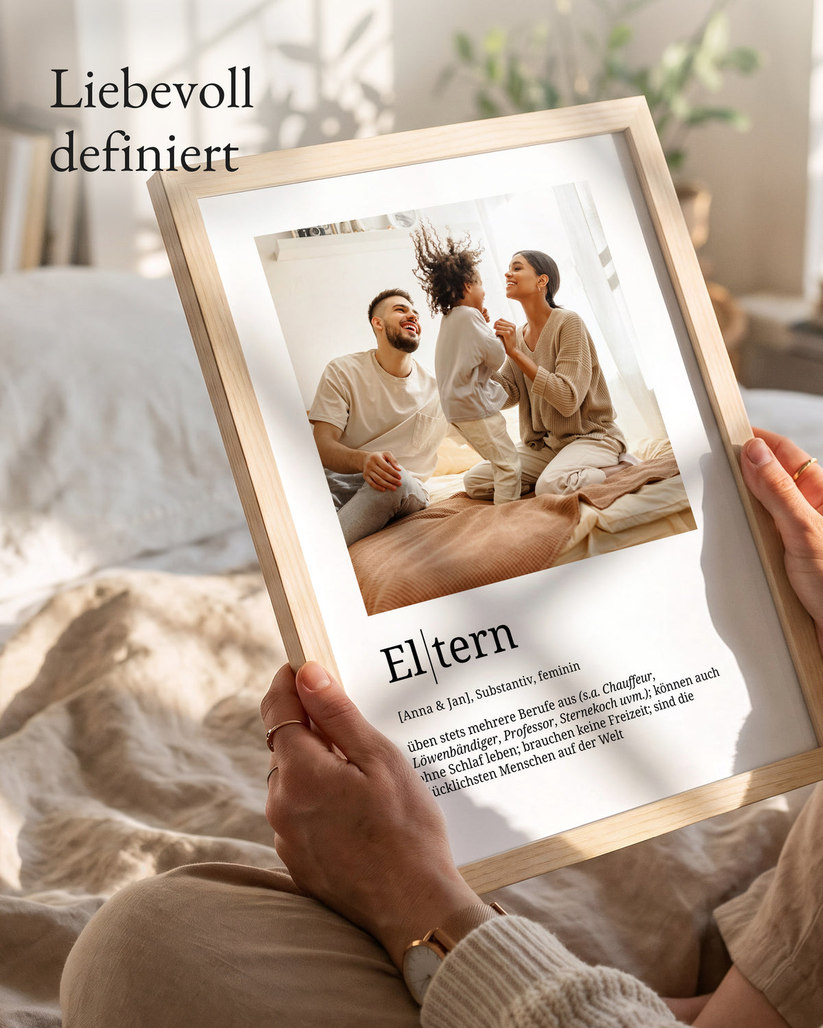 Eltern: Liebevoll definiert, Poster in den Händen