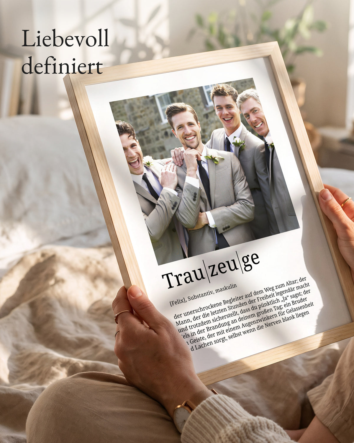 Trauzeuge: Liebevoll definiert, Poster in den Händen