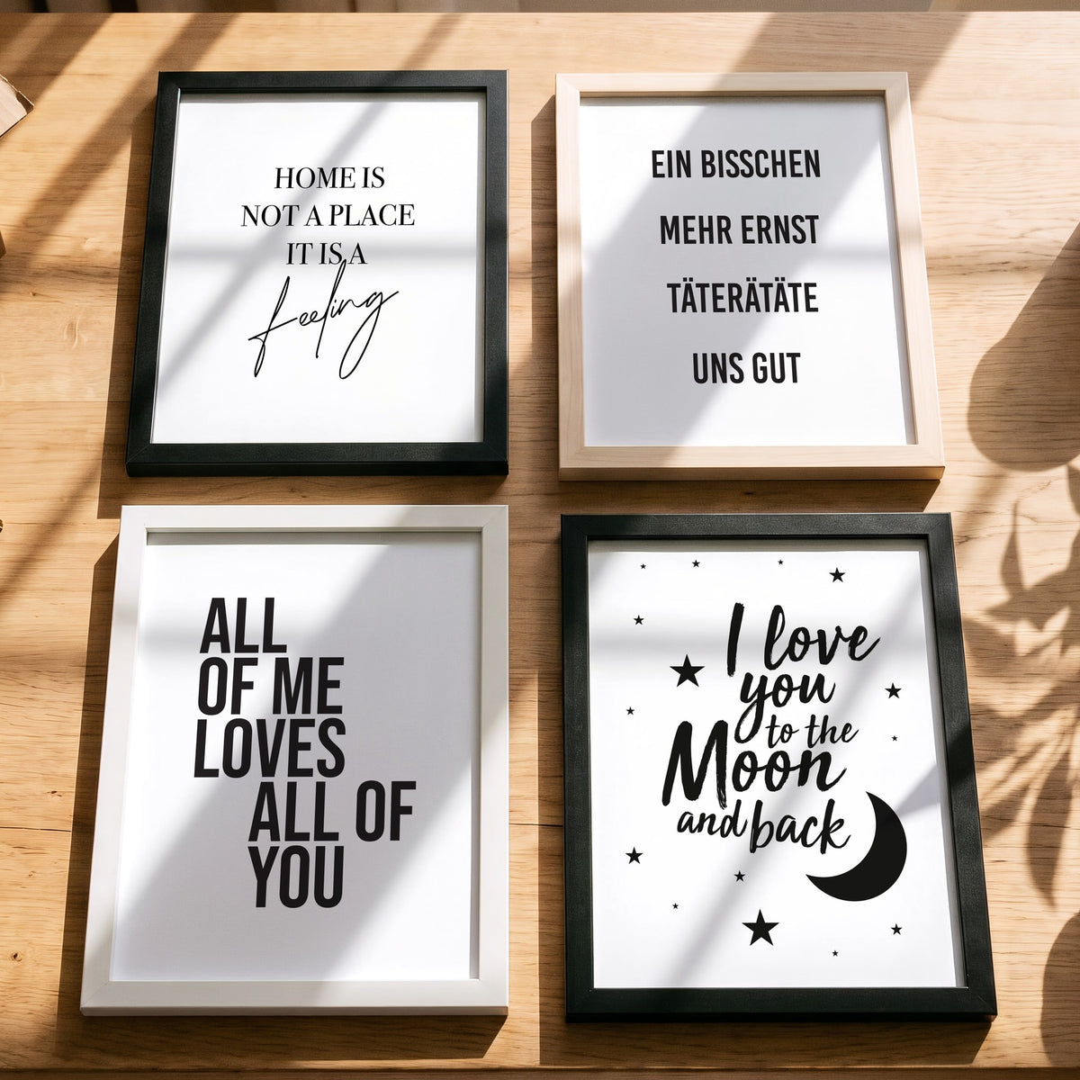 Spruchposter All of me loves all of you mit weiteren Motiven der Reihe auf dem Tisch