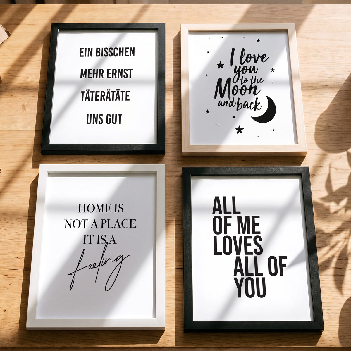 Spruchposter Home is not a place mit weiteren Motiven der Reihe auf dem Tisch