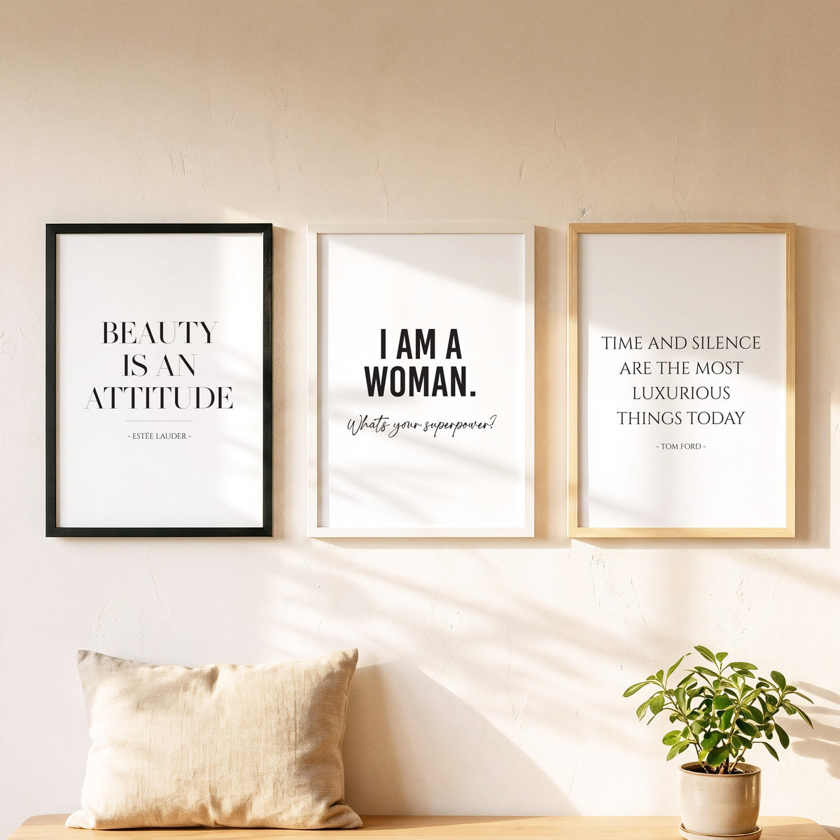 Spruchposter I am a woman als Bilderwand mit weiteren Motiven