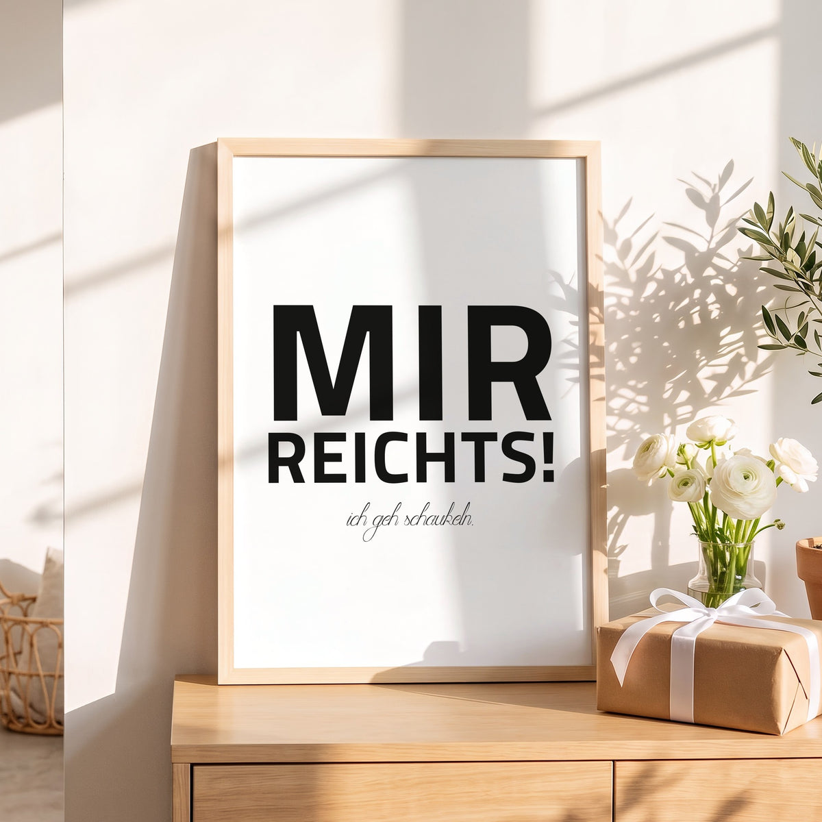 Spruchposter Mir reicht's, ich geh schaukeln als Geschenk auf dem Sideboard