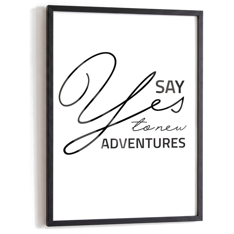 Spruchposter Say yes to new adventures im schwarzen Holzrahmen