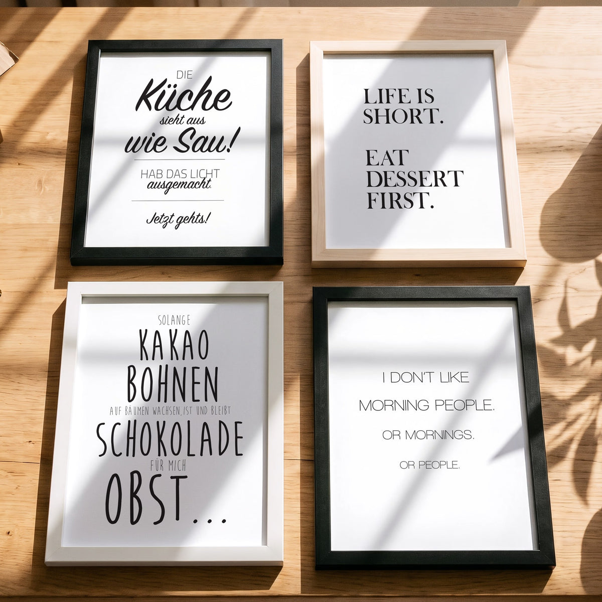 Spruchposter Schokolade ist Obst mit weiteren Motiven der Reihe auf dem Tisch