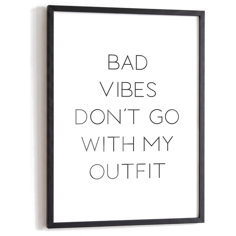 Spruchposter Bad vibes don't go with my outfit im schwarzen Holzrahmen