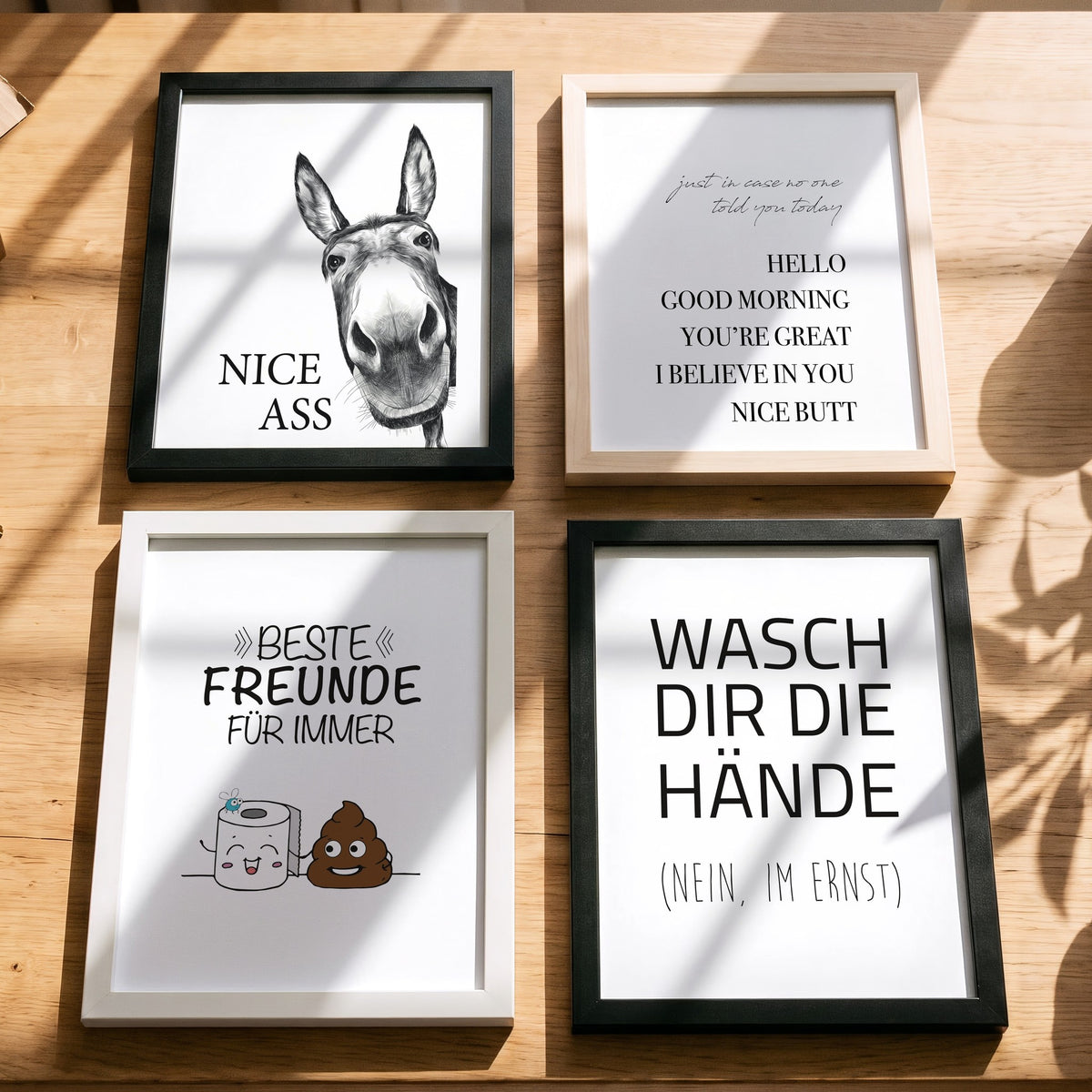 Spruchposter Beste Freunde für immer mit weiteren Motiven der Reihe auf dem Tisch