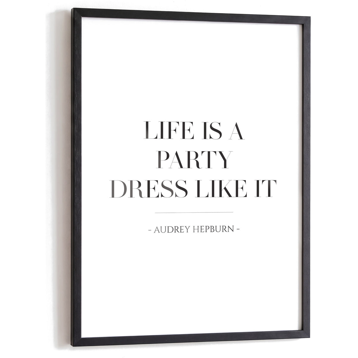 Spruchposter Life is a party, dress like it im schwarzen Holzrahmen