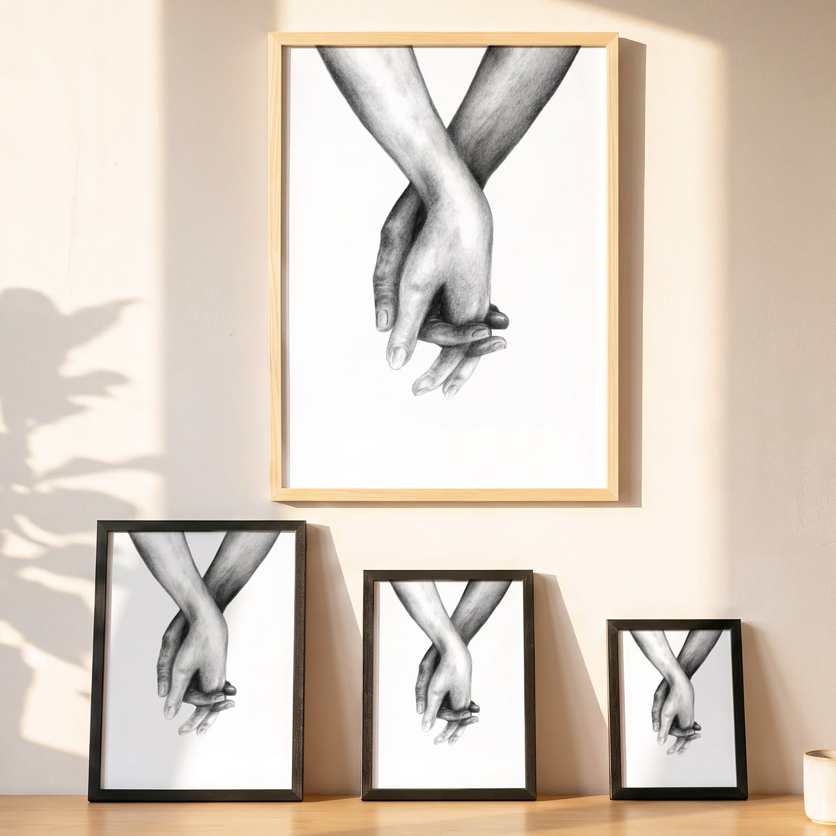 Spruchposter Pencil Love Hands in vier Größen an der Wand