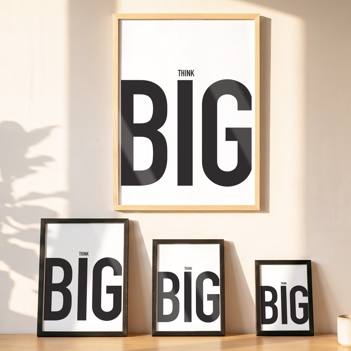 Spruchposter Think Big in vier Größen an der Wand