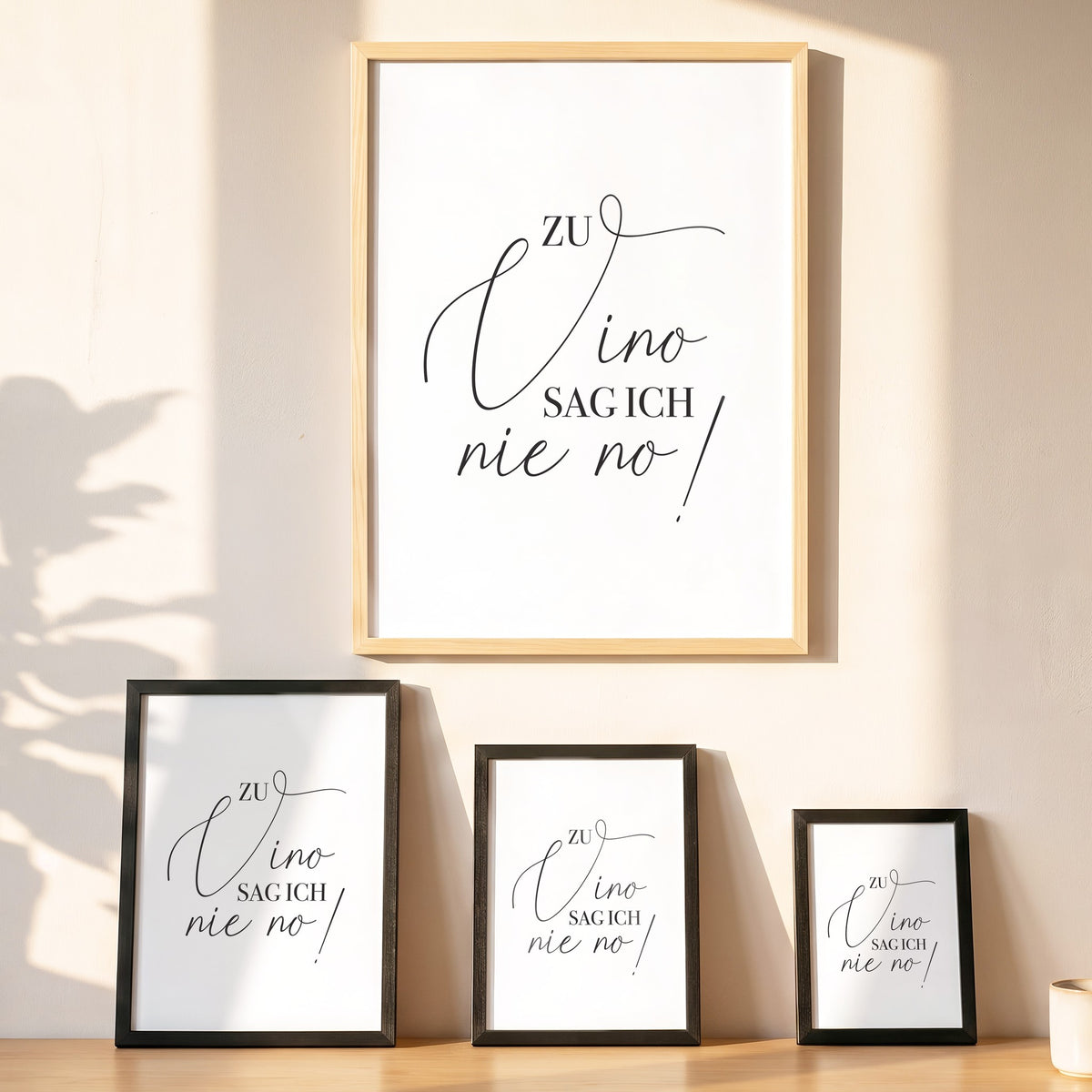 Spruchposter Wein in vier Größen an der Wand