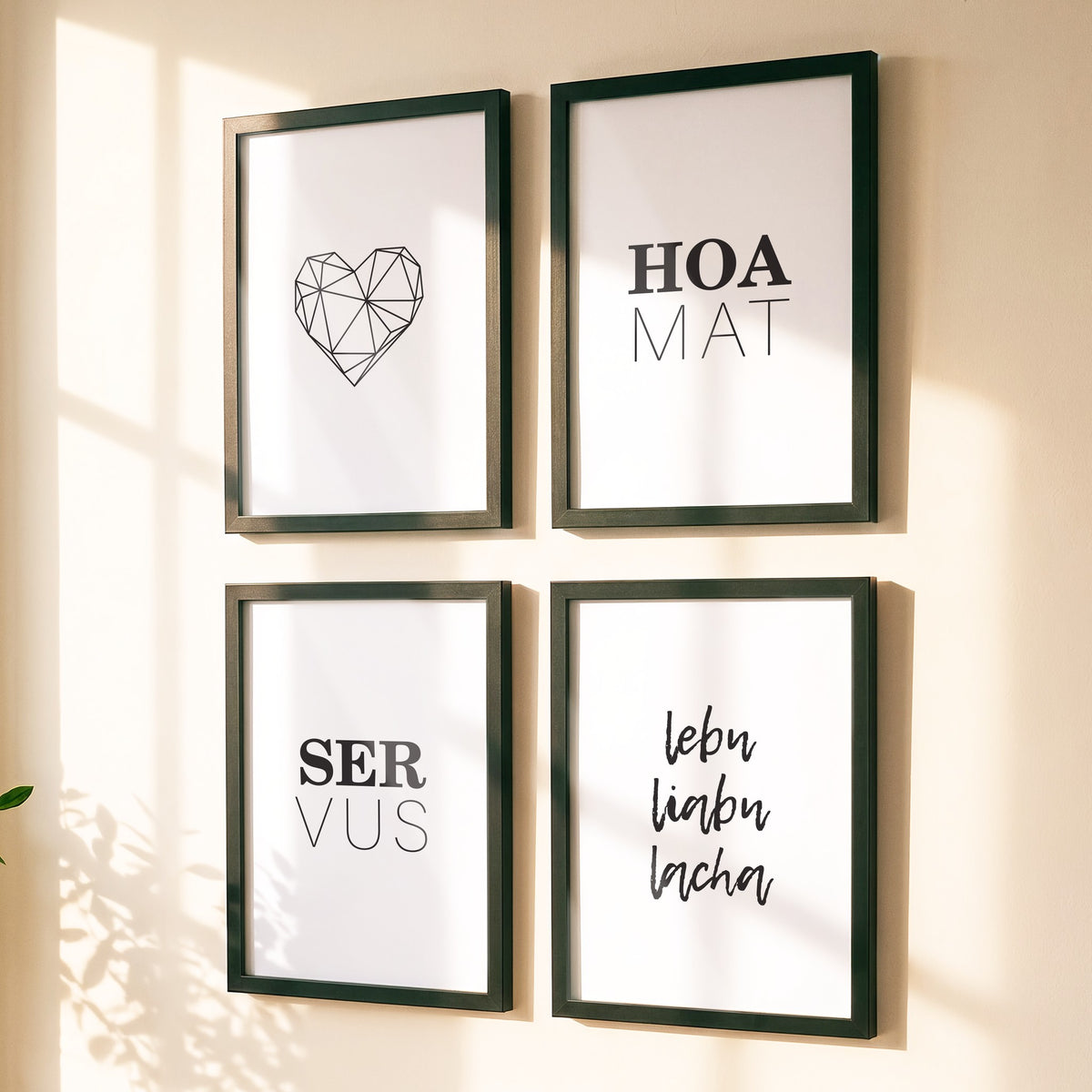 Spruchposter 4er-Set Dahoam als Bilderwand