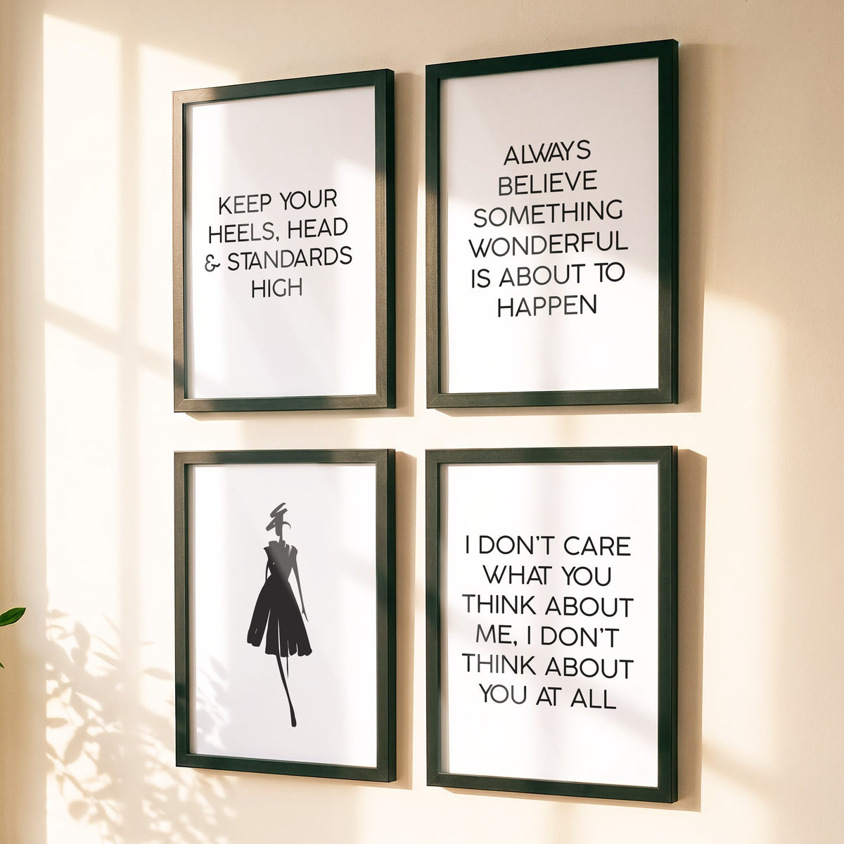 Spruchposter 4er-Set Coco Heels als Bilderwand