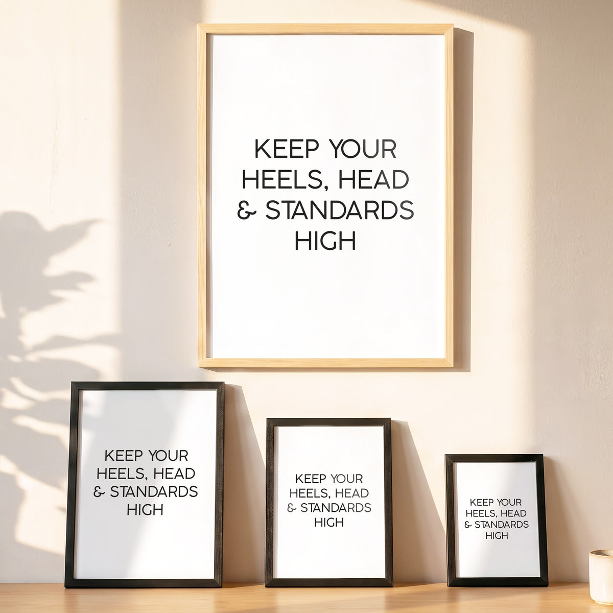 Spruchposter Coco Heels in vier Größen an der Wand