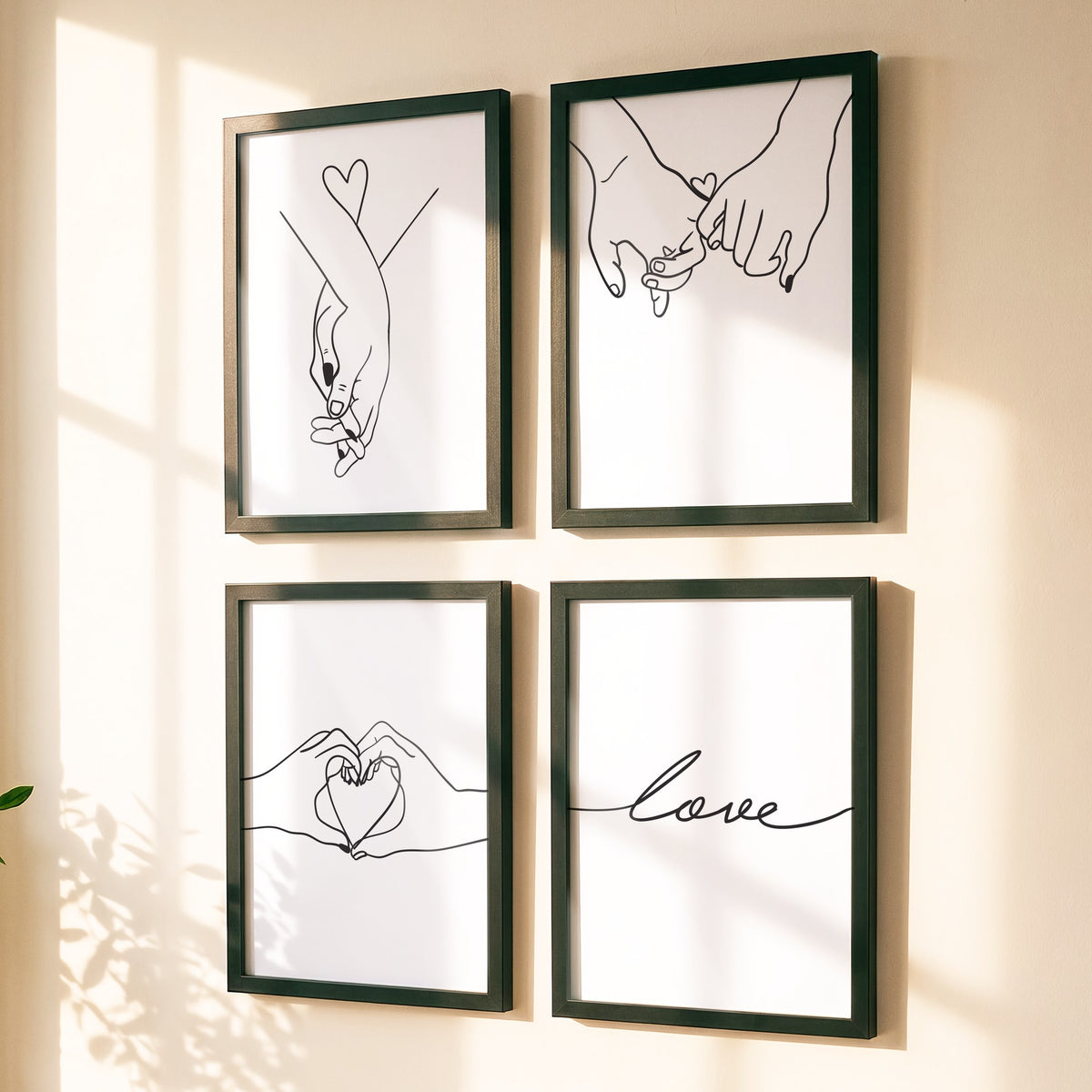Spruchposter 4er-Set Love Hands als Bilderwand